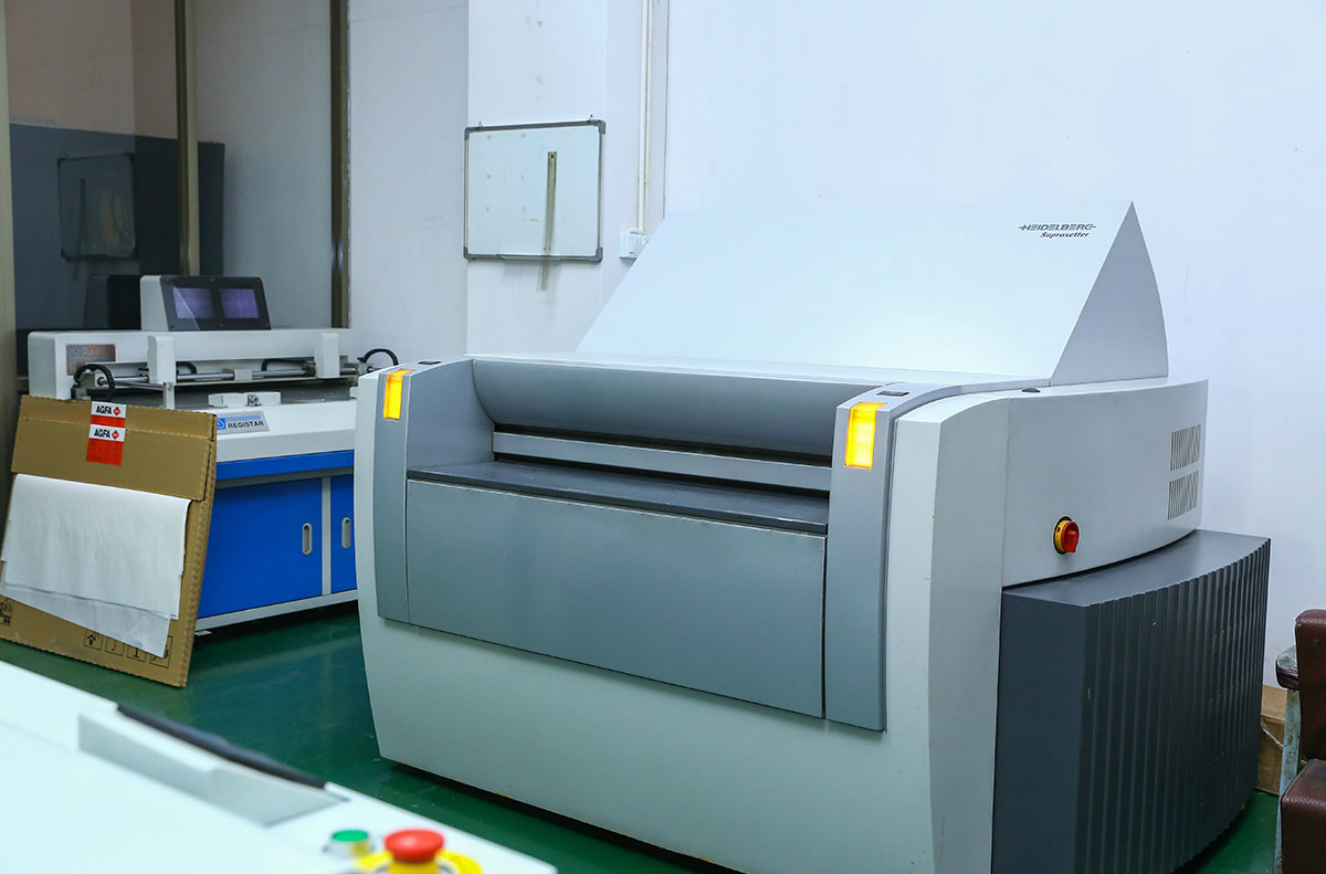 德國超霸105計(jì)算機(jī)直接制版機(jī) Heidelberger Supra Setter 105 德國超霸105計(jì)算機(jī)直接制版機(jī) Heidelberger Supra Setter 105